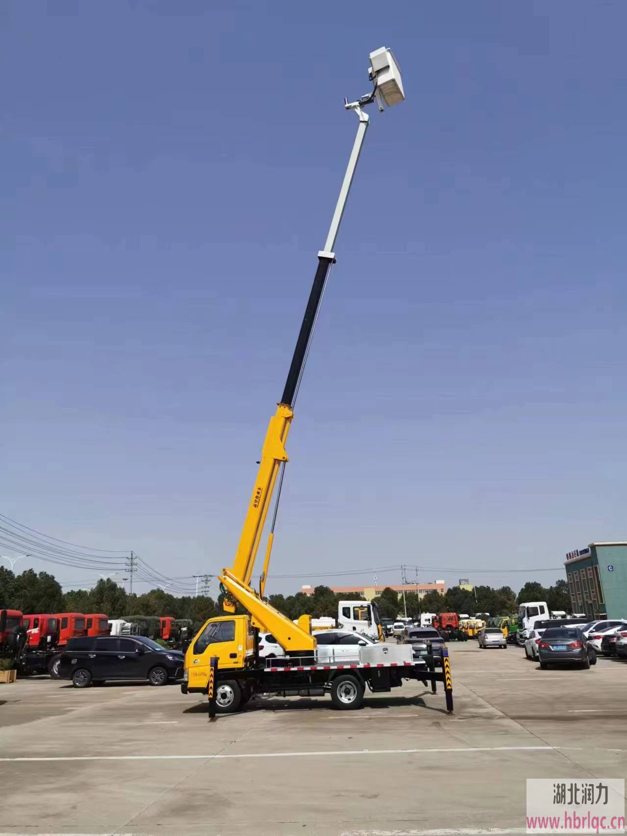 19米藍牌絕緣帶電高空作業車
